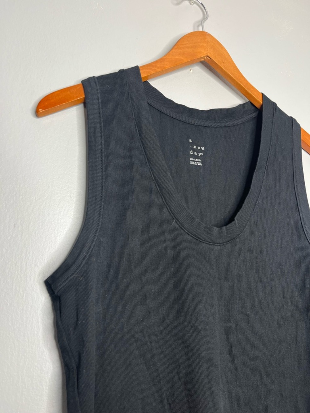 A New Day Black Ribbed Scoop Neck Ringer Tank Top - Picture 3 of 5